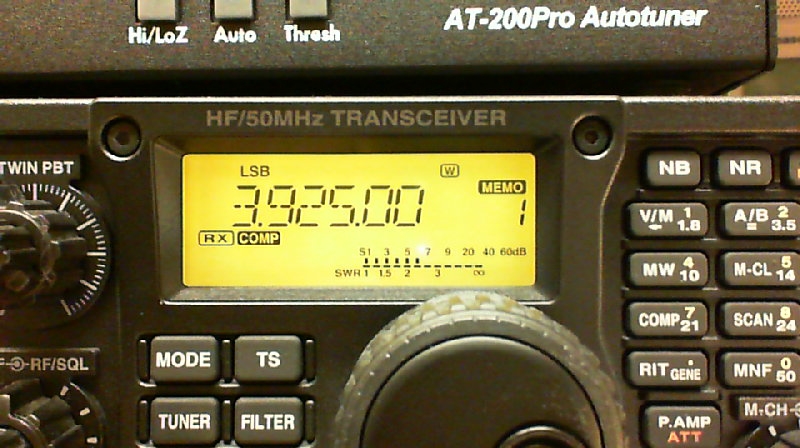 3.925 MHz is displayed on an Icom IC-7200 radio.