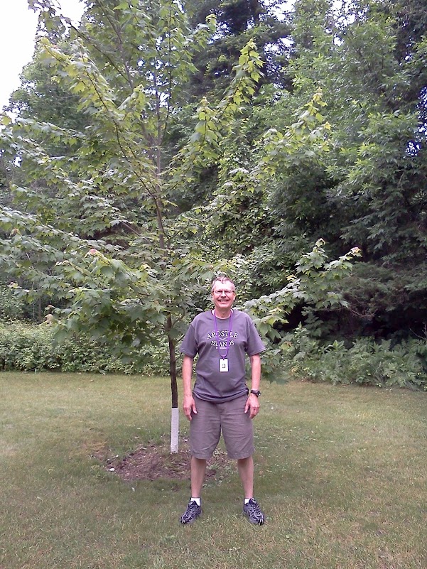 Pat and the AB7HW SK memory tree at Courage North.